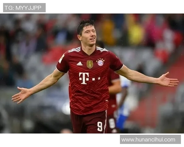 莱万重返德甲战旧主拜仁球迷怒斥其忘恩负义行为