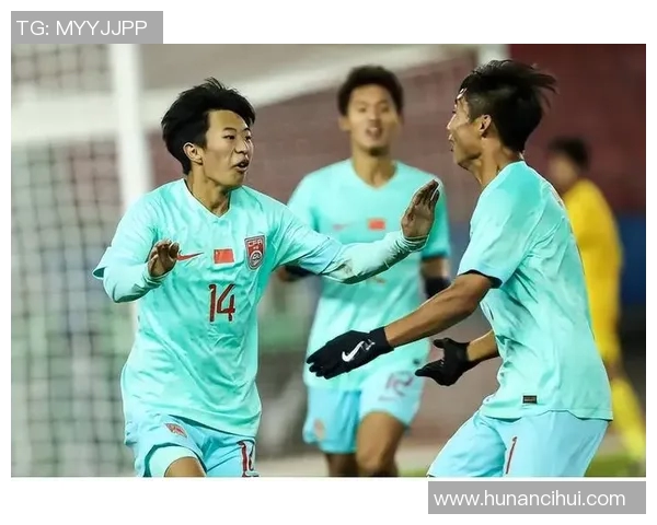 中国队与克罗地亚足球对决展现技战术较量与团队精神的精彩瞬间 中国队与克罗地亚足球对决展现技战术较量与团队精神的精彩瞬间