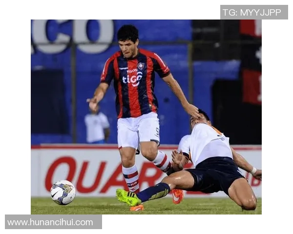 捍卫竞技与波特诺的激烈对决展现足球魅力与团队精神的巅峰较量 捍卫竞技与波特诺的激烈对决展现足球魅力与团队精神的巅峰较量