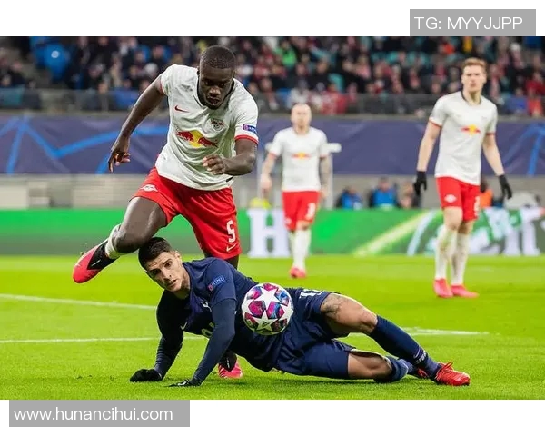 沙托鲁主场迎战洛里昂双方争夺关键三分展开激烈对决 沙托鲁主场迎战洛里昂双方争夺关键三分展开激烈对决