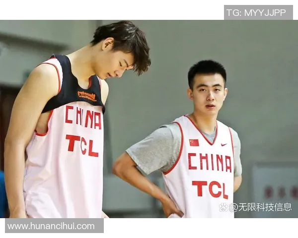 河南队与大连队官方海报发布引发球迷热议展现双方对决期待 河南队与大连队官方海报发布引发球迷热议展现双方对决期待