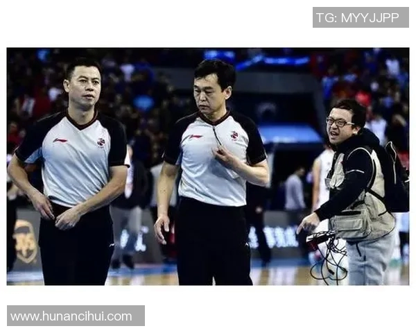 勇士与黄蜂比赛裁判报告分析揭示争议判罚与比赛影响因素