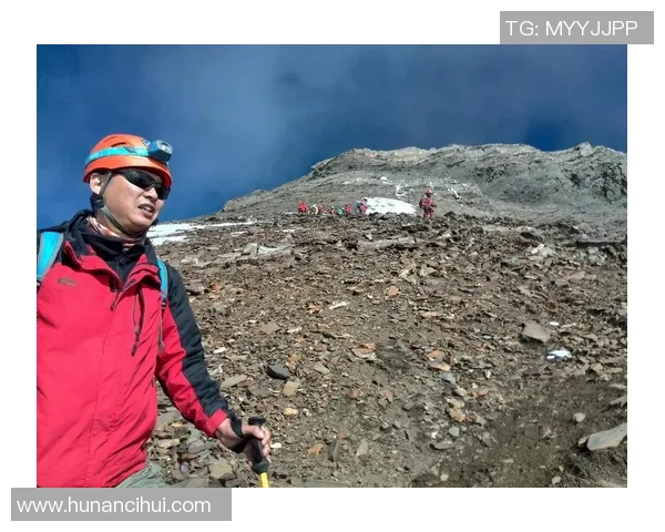 攀登人生巅峰:黄强的深度对话与攀岩故事分享 攀登人生巅峰:黄强的深度对话与攀岩故事分享